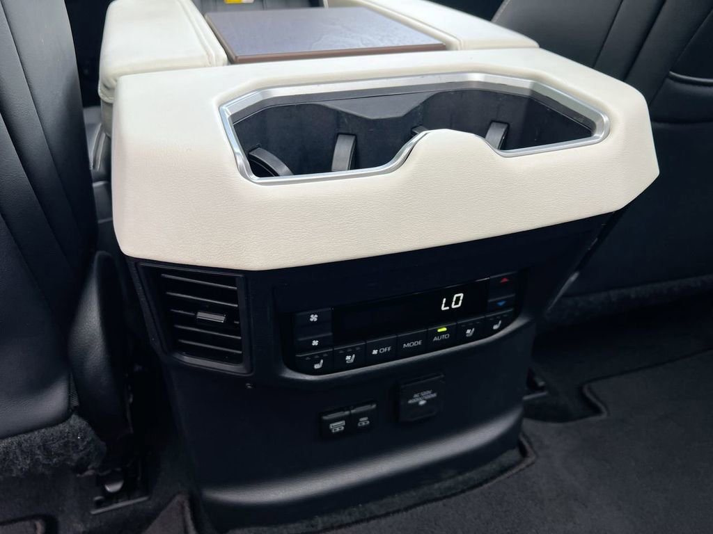 Used 2024 Toyota Sequoia Capstone RWD image 20