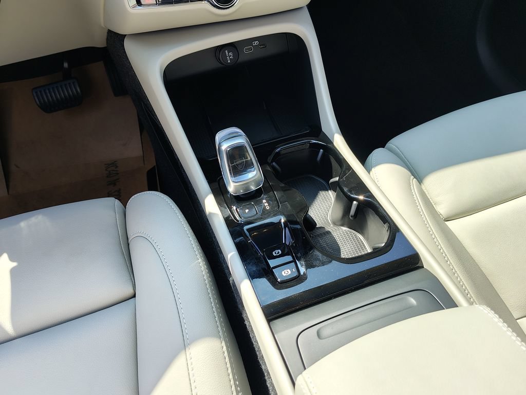 New 2026 Volvo XC40 B5 Ultra w/ Protection Package Premier AWD/4WD image 28