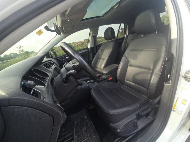 Used 2015 Volkswagen Golf S FWD image 23