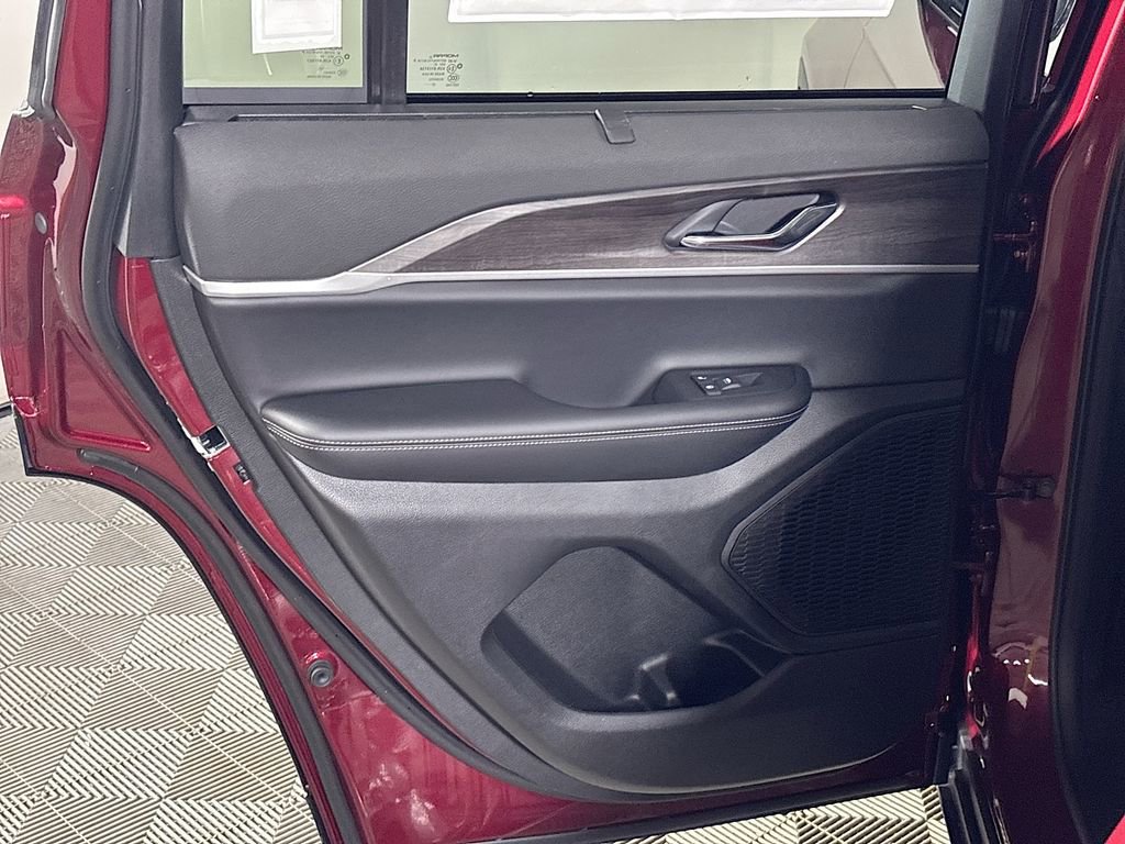 New 2025 Jeep Grand Cherokee Limited image 21