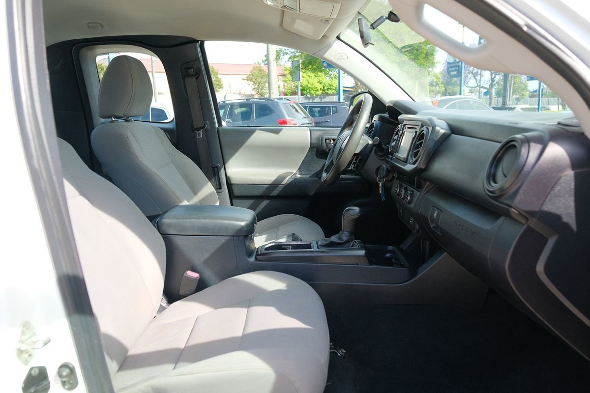 Used 2017 Toyota Tacoma SR RWD image 32