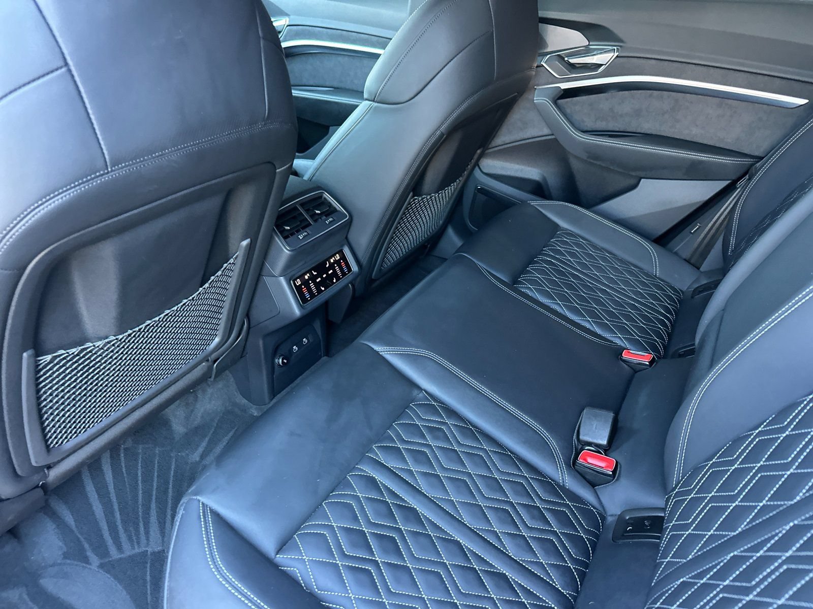 Used 2024 Audi SQ8 e-tron Premium Plus w/ Black Optic Package AWD/4WD image 12
