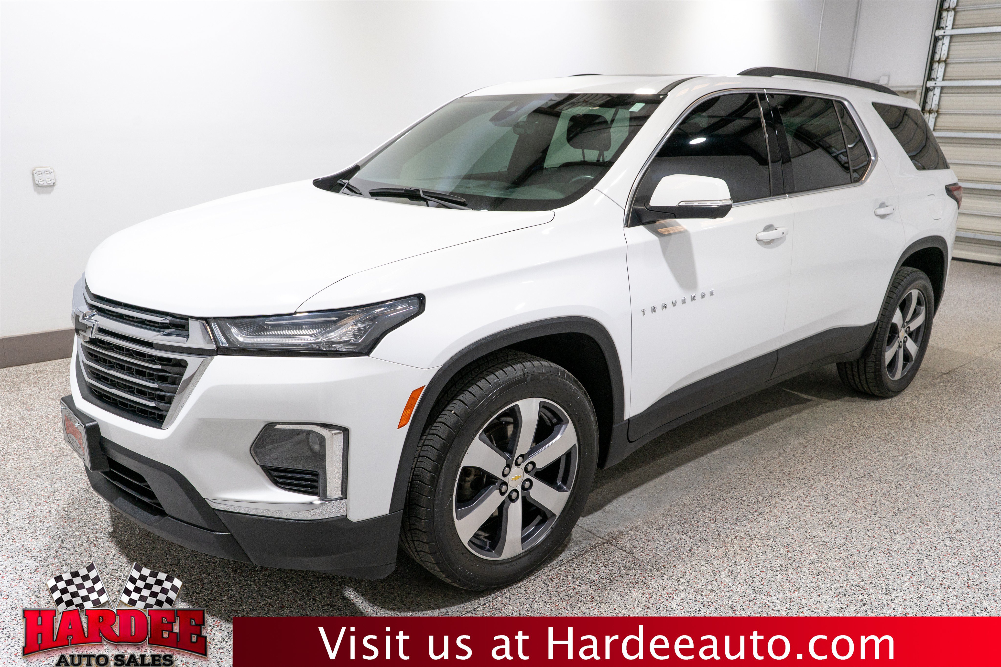 Used 2023 Chevrolet Traverse LT w/ LT Premium Package AWD/4WD image 2