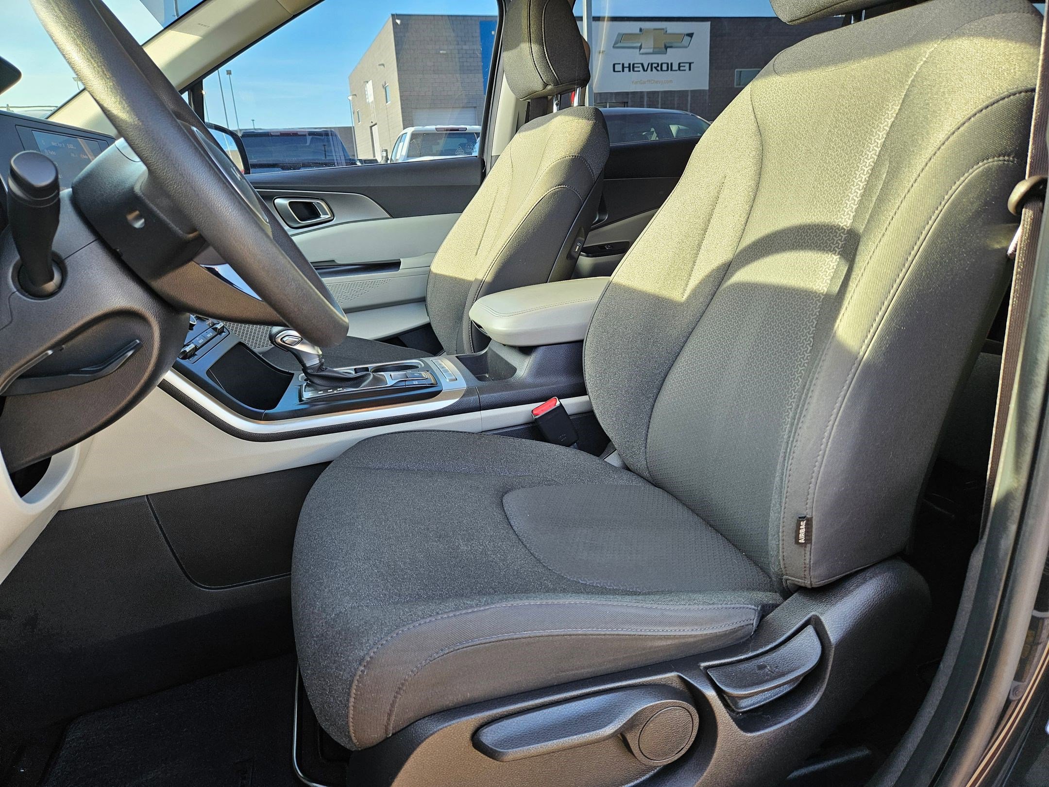 Used 2022 Kia Carnival LX image 15