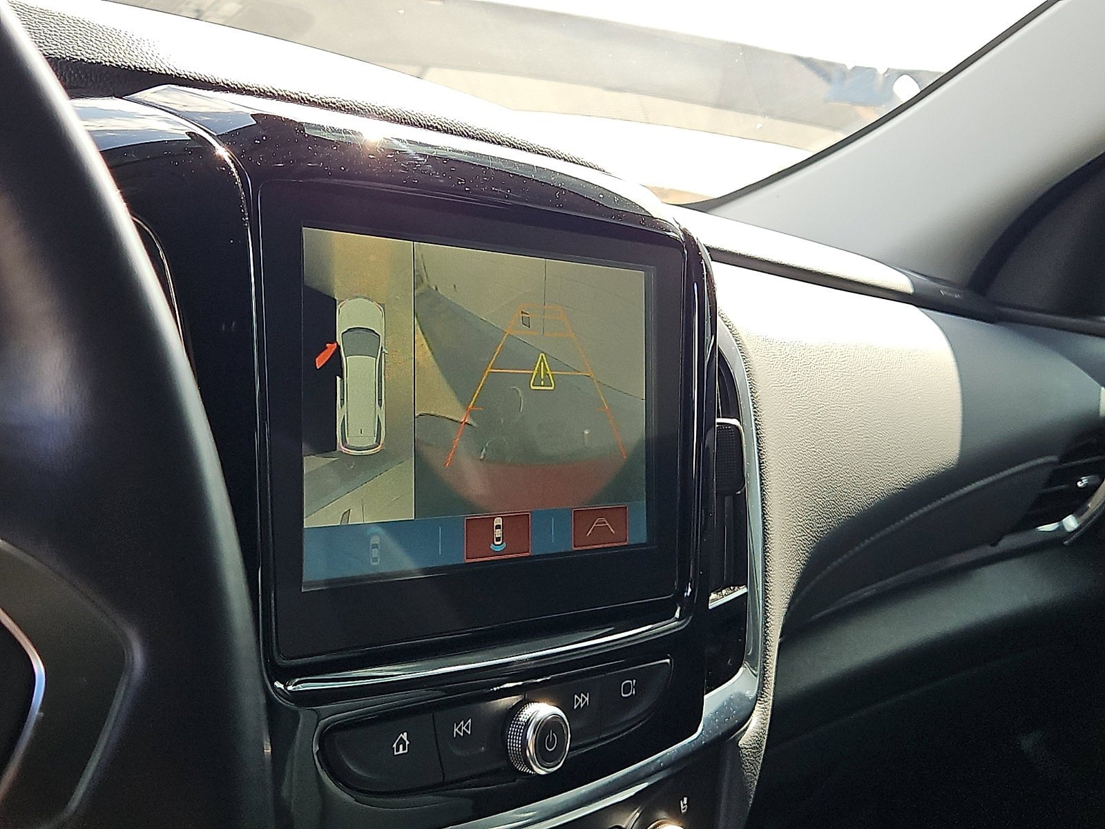Used 2019 Chevrolet Traverse Premier w/ Driver Confidence II Package FWD image 12