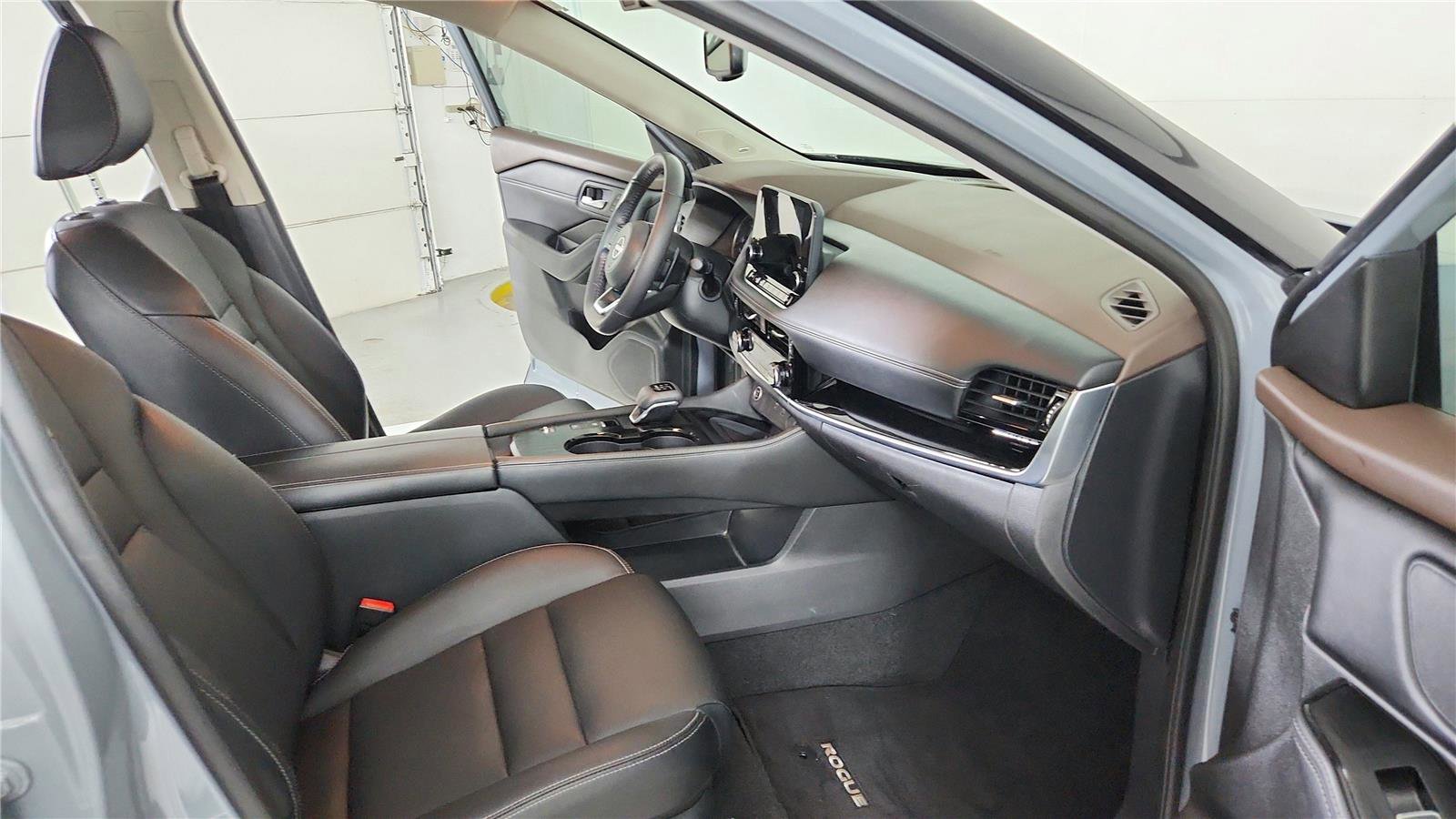 Used 2023 Nissan Rogue SL w/ SL Premium Package image 21
