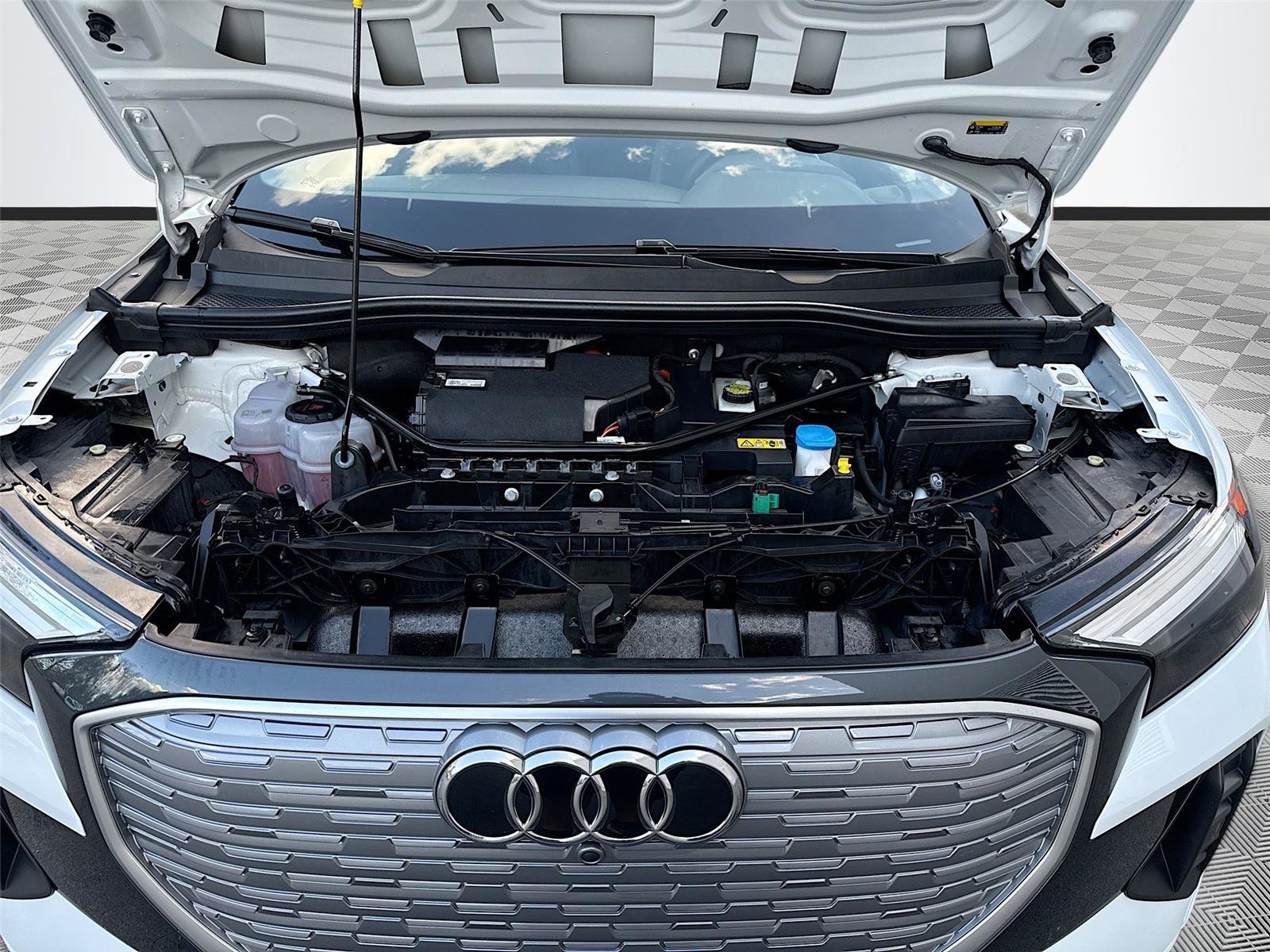 Used 2022 Audi Q4 e-tron Premium w/ Convenience Package AWD/4WD image 30