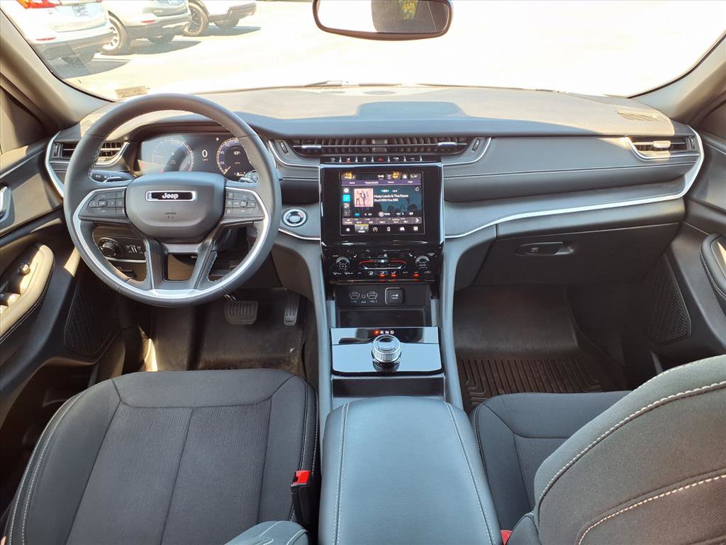 Used 2024 Jeep Grand Cherokee Laredo X w/ Luxury Tech Group I AWD/4WD image 27
