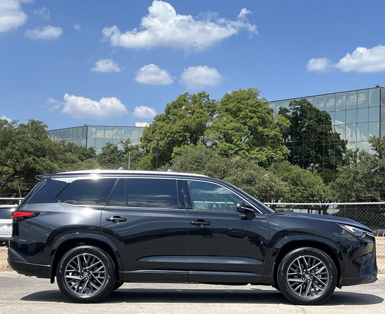 Used 2025 Lexus TX 350 AWD w/ Technology Package image 3