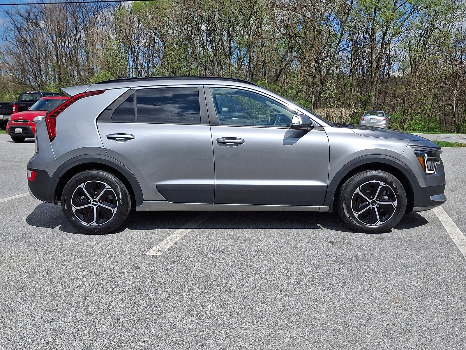 Used 2024 Kia Niro EX image 7