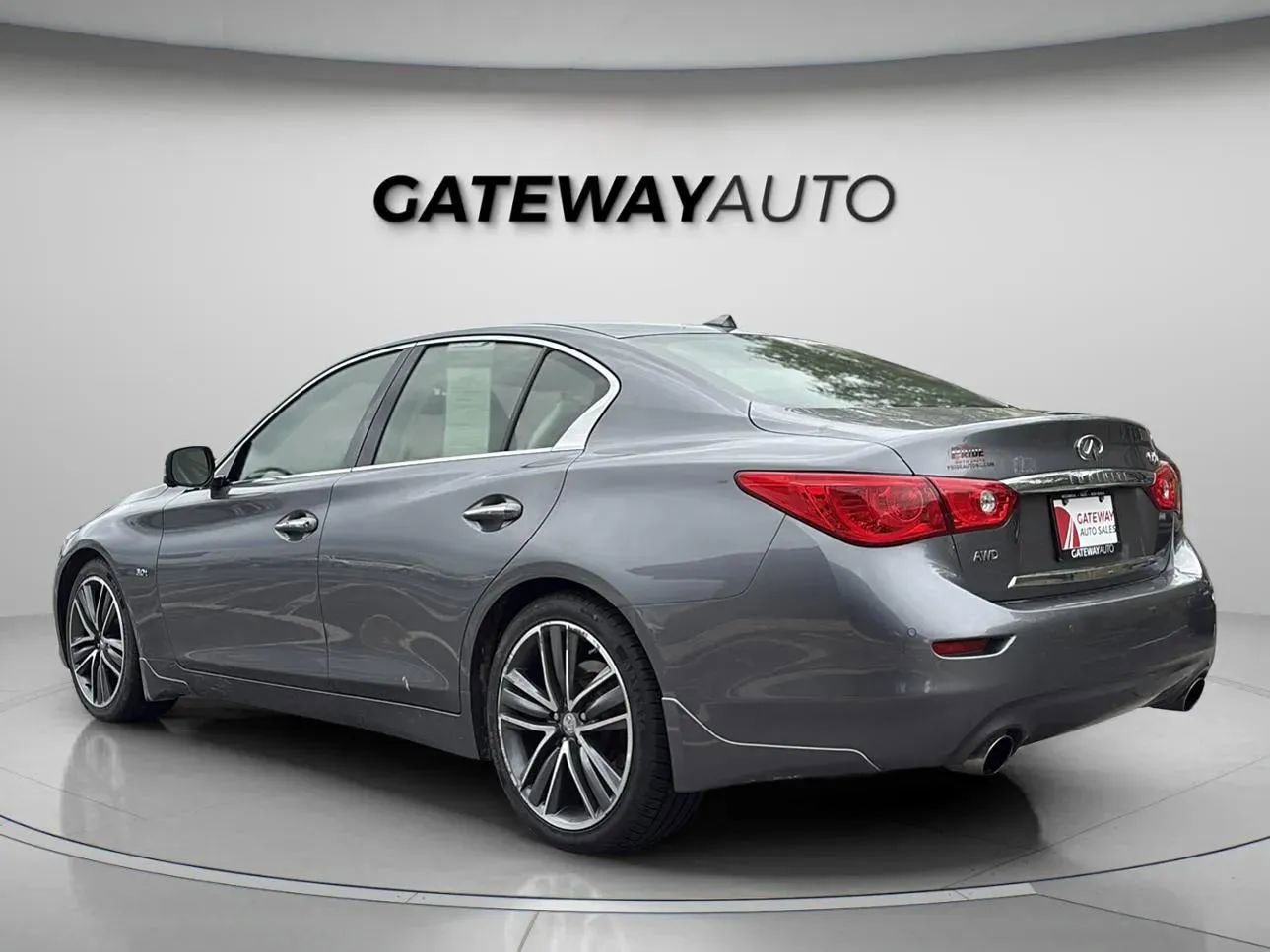Used 2016 INFINITI Q50 3.0t Premium w/ Driver Assistance Package image 4