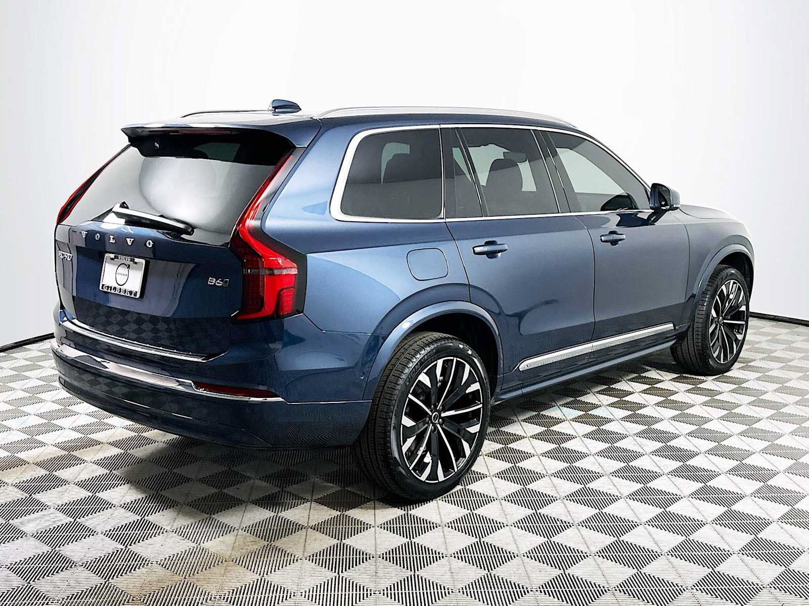 New 2026 Volvo XC90 B6 Plus w/ Protection Package Premier AWD/4WD image 7