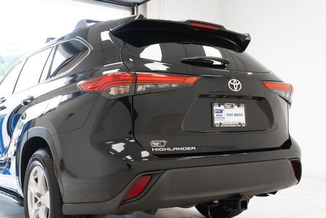 Used 2022 Toyota Highlander L FWD image 13