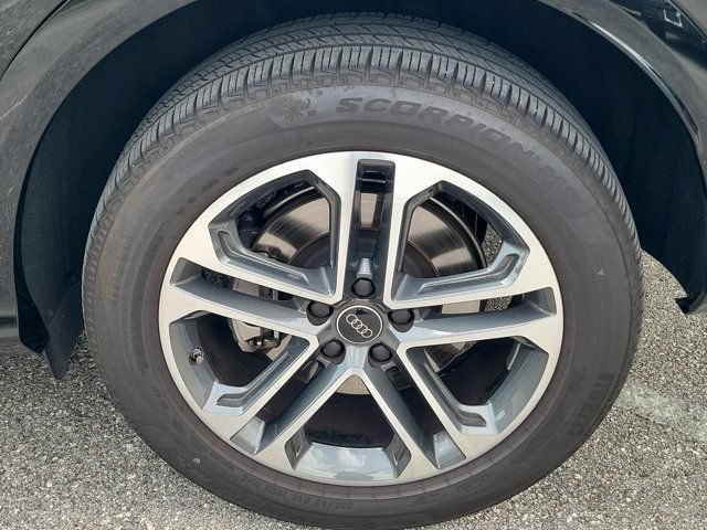 Certified 2025 Audi Q5 Premium w/ Convenience Package AWD/4WD image 10