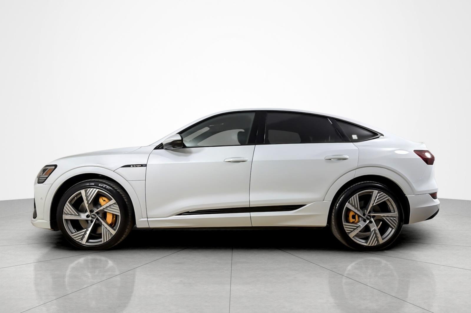 Used 2023 Audi e-tron Prestige w/ Prestige Package AWD/4WD video 2
