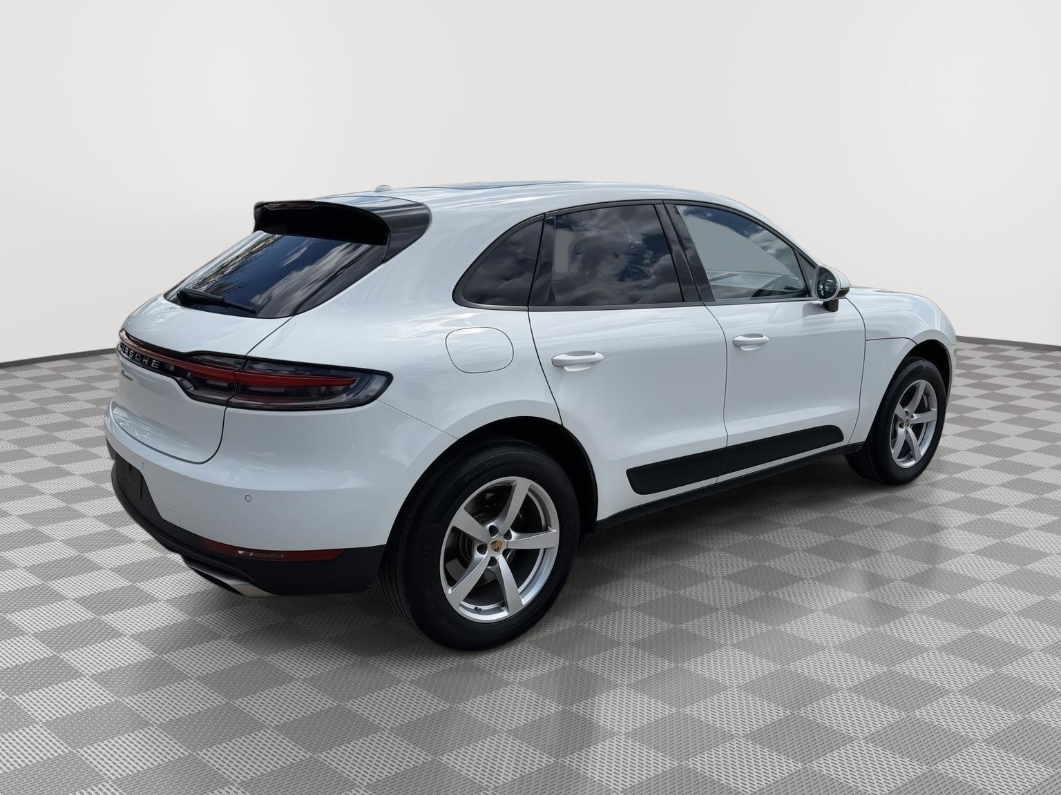 Used 2021 Porsche Macan w/ Premium Package AWD/4WD image 3