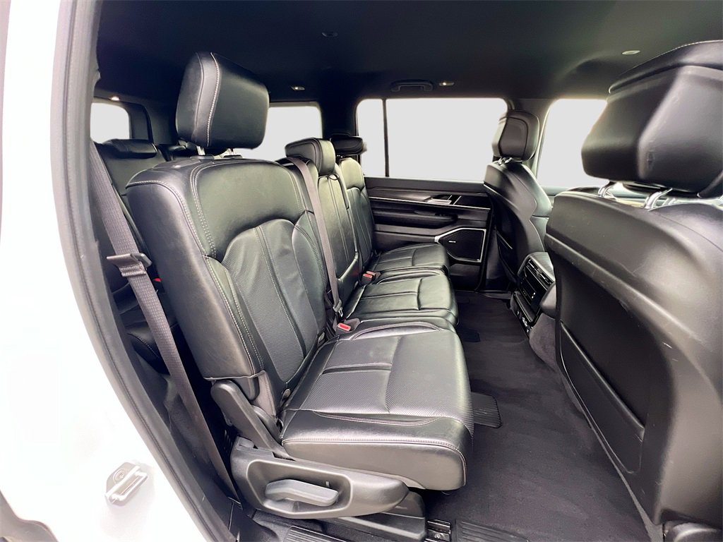 Used 2024 Jeep Wagoneer Series II w/ Flexible Seating Group image 28