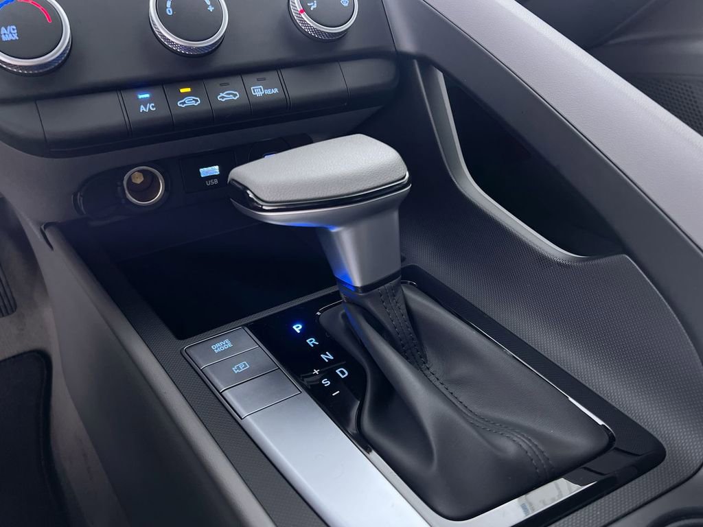 Used 2025 Hyundai Elantra SE FWD image 22