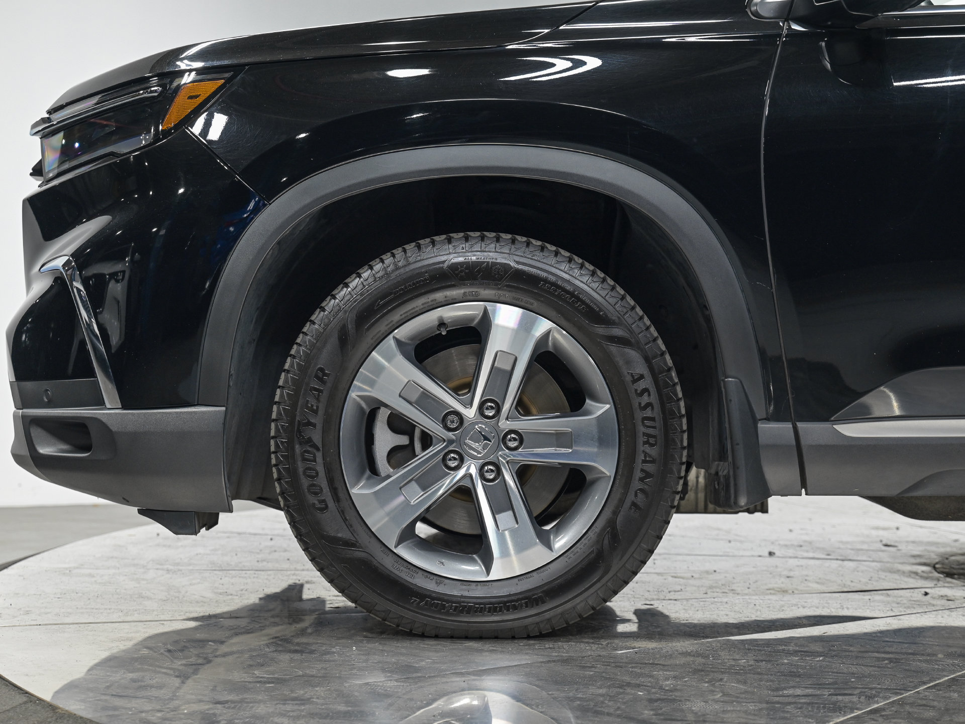 Used 2025 Honda Pilot EX-L image 3