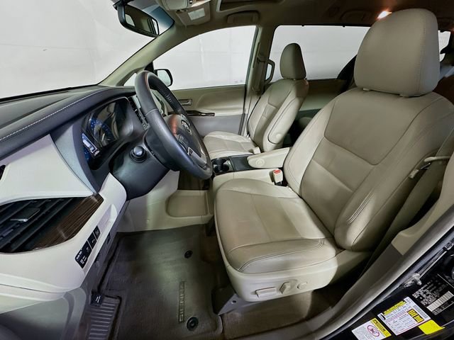 Used 2017 Toyota Sienna XLE w/ XLE Navigation Package image 13