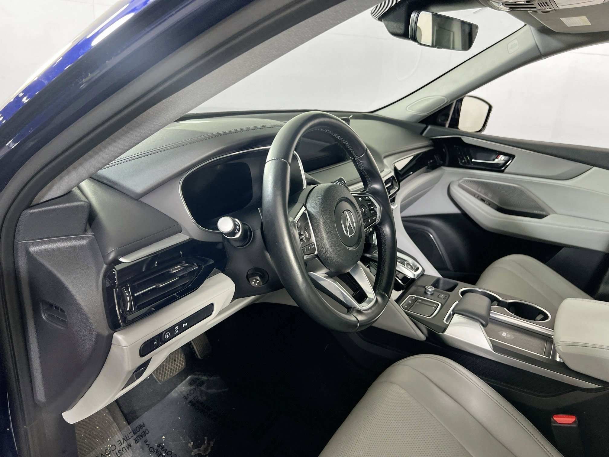 Used 2023 Acura MDX SH-AWD w/ Technology Package image 9