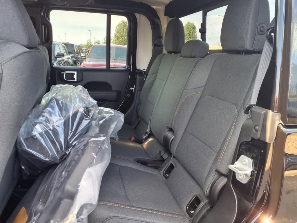 New 2025 Jeep Gladiator Sport image 10