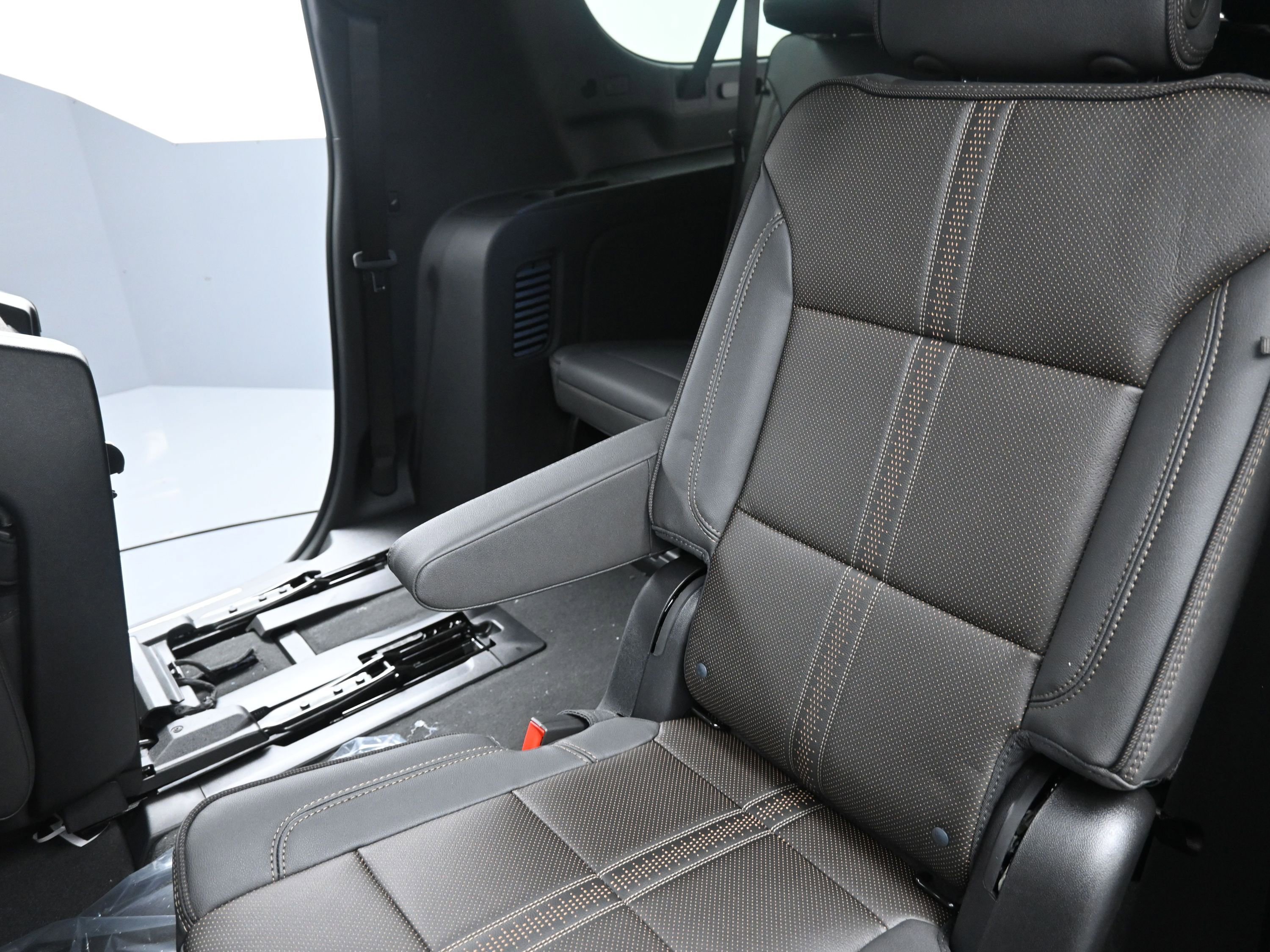 New 2026 Chevrolet Suburban High Country image 36