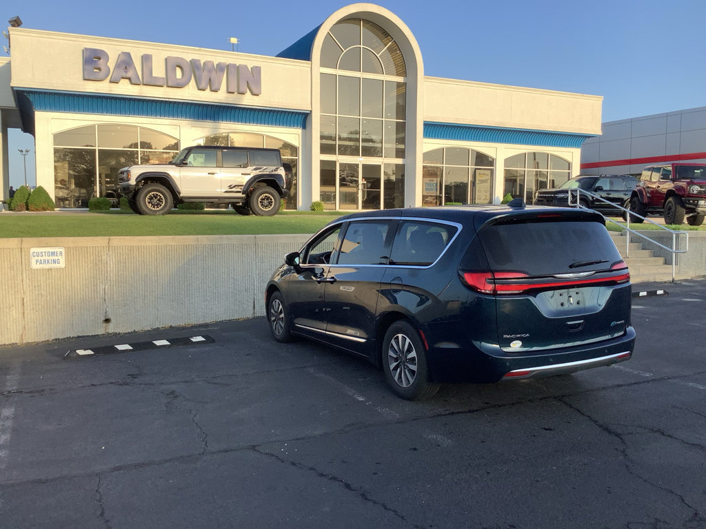 Used 2023 Chrysler Pacifica Limited FWD image 5