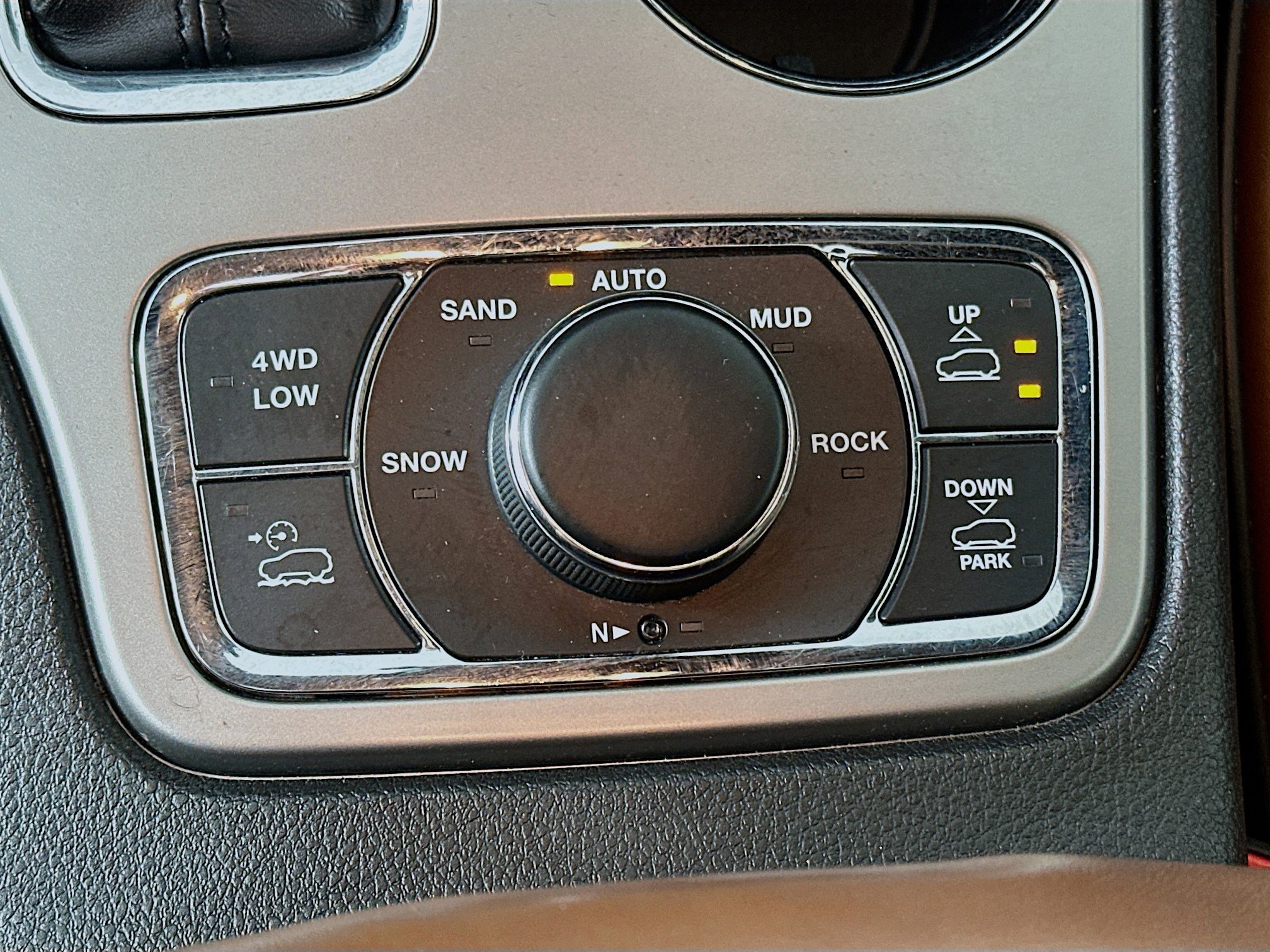 Used 2021 Jeep Grand Cherokee Overland AWD/4WD image 26
