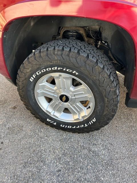 Used 2010 Chevrolet Suburban LT AWD/4WD image 27