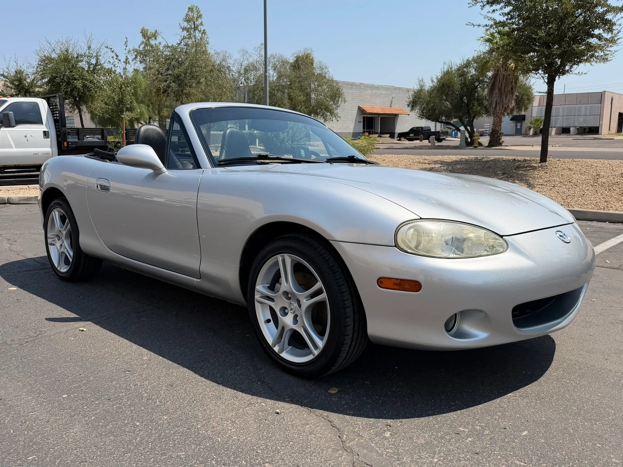 Used 2005 MAZDA MX-5 Miata LS RWD image 11