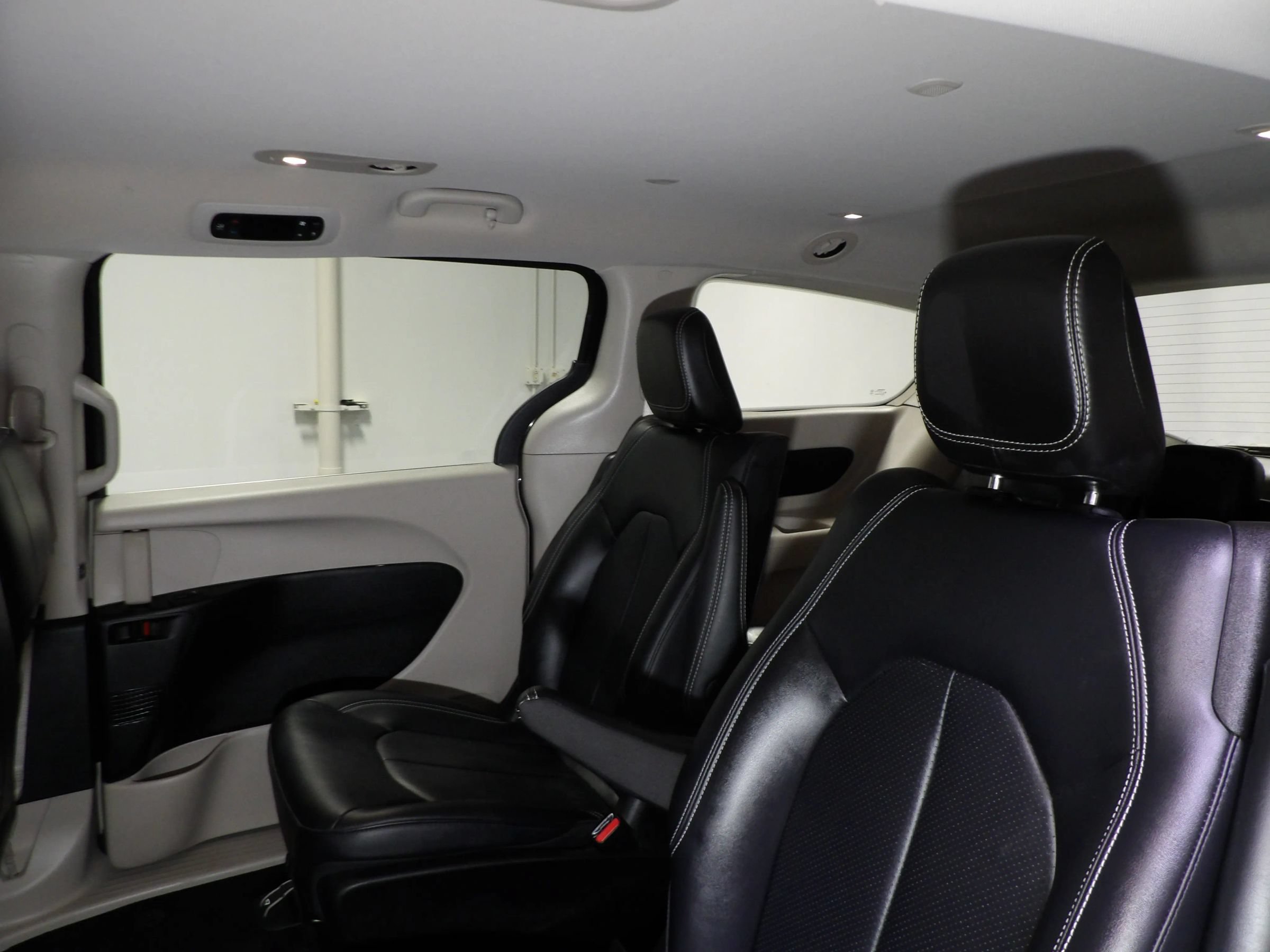 Used 2024 Chrysler Pacifica Limited FWD image 15