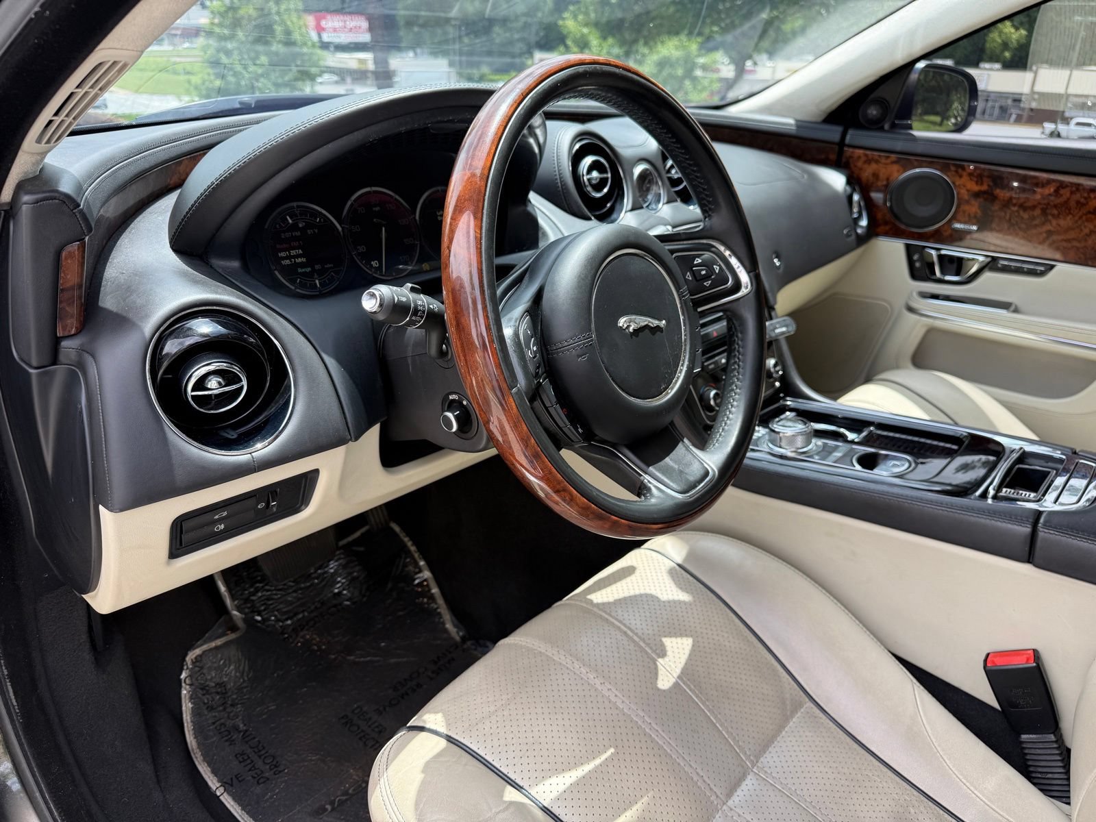 Used 2015 Jaguar XJ L Portfolio AWD/4WD image 22