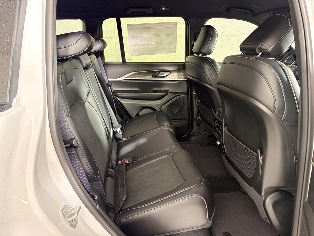 New 2027 Jeep Grand Cherokee Altitude RWD image 38