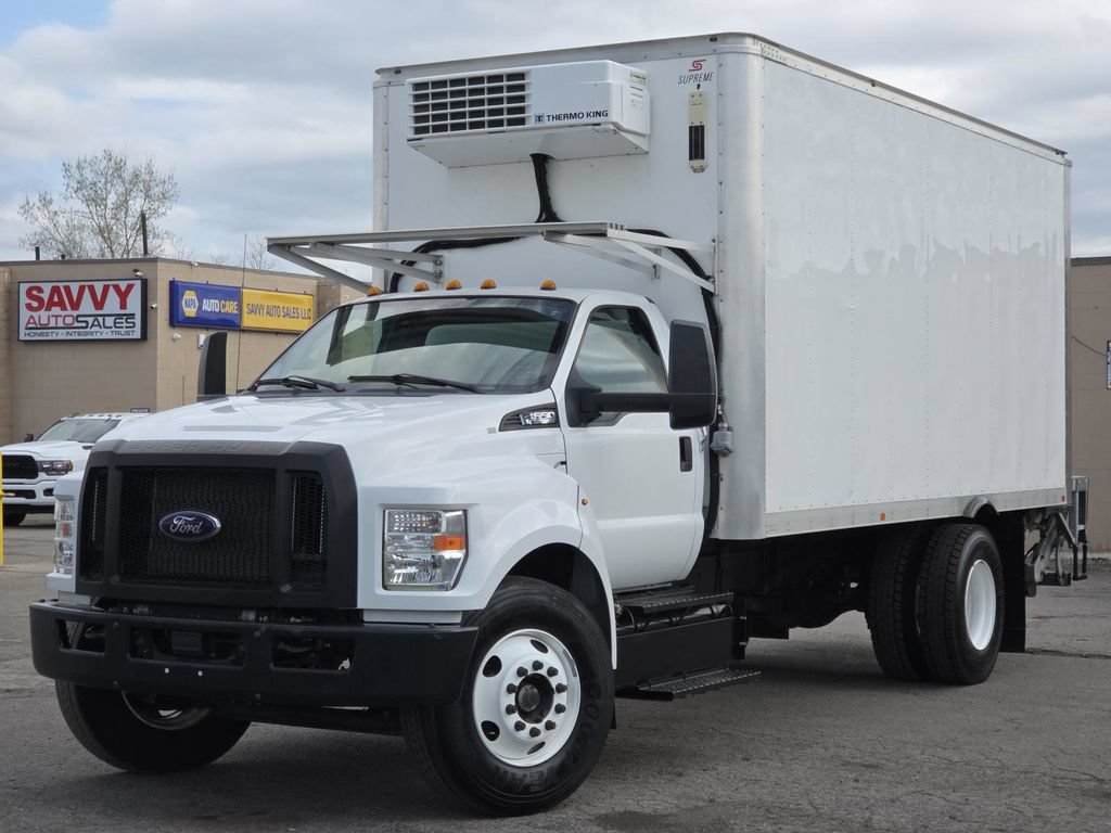 Used 2022 Ford F650 2WD Regular Cab Super Duty image 2