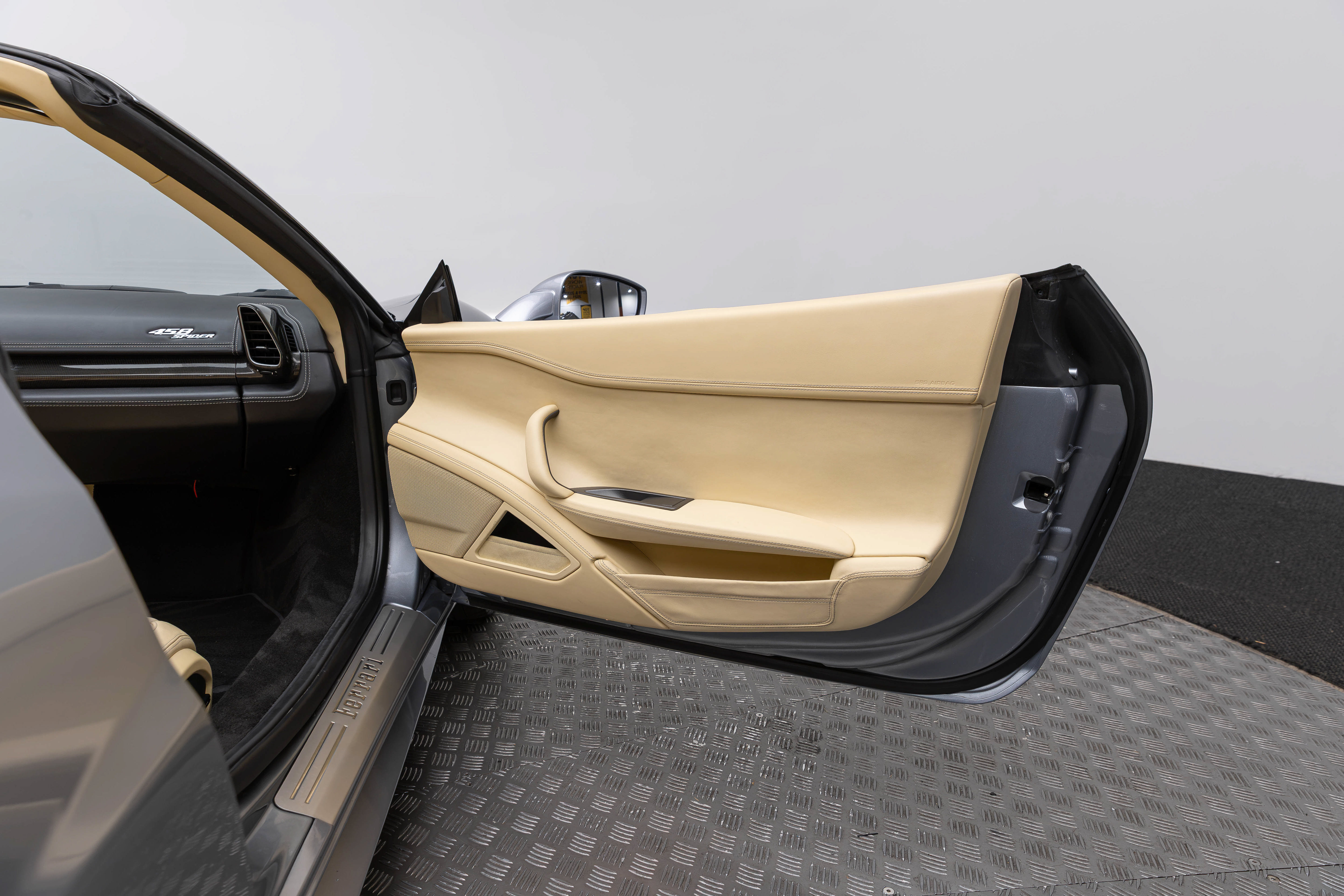 Certified 2013 Ferrari 458 Spider RWD image 44