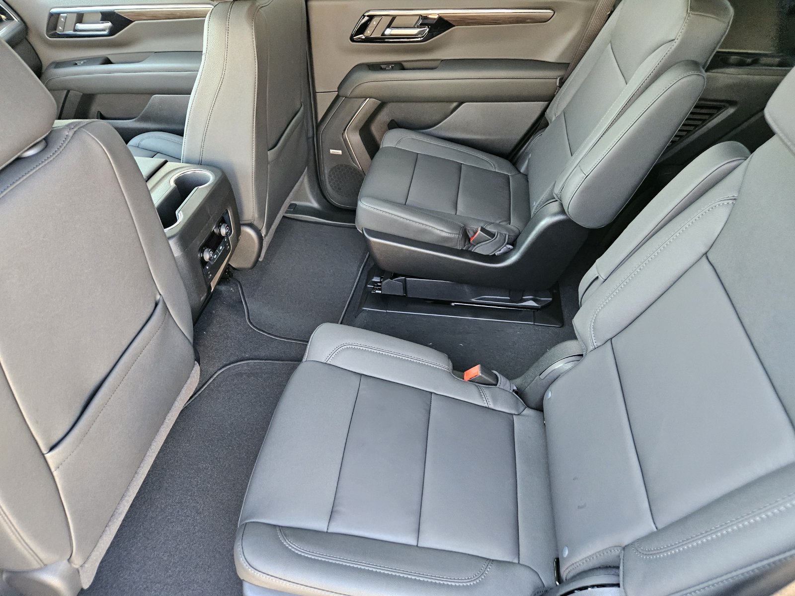 New 2027 Chevrolet Tahoe Z71 w/ Comfort Package AWD/4WD image 28