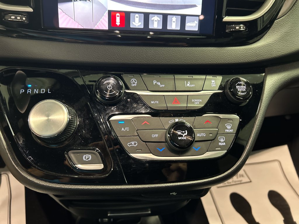Used 2026 Chrysler Pacifica Select w/ S Appearance Package FWD image 19