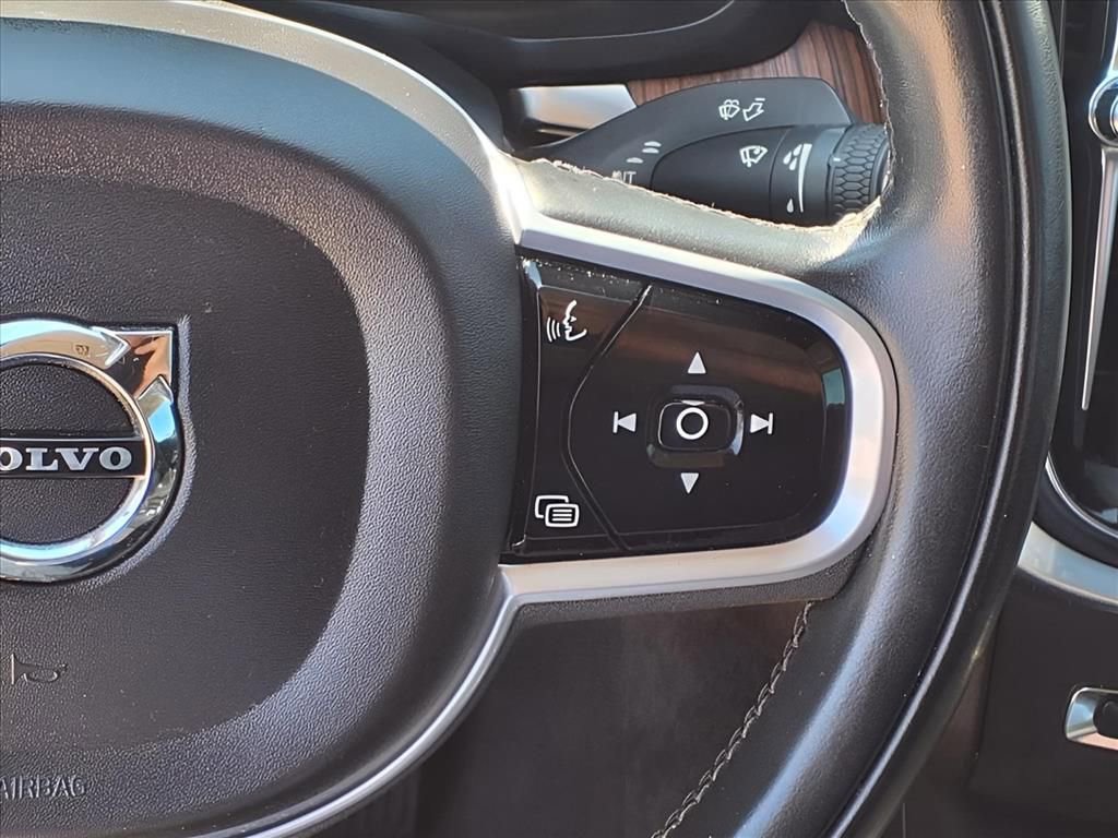Used 2021 Volvo S60 T5 Momentum image 6