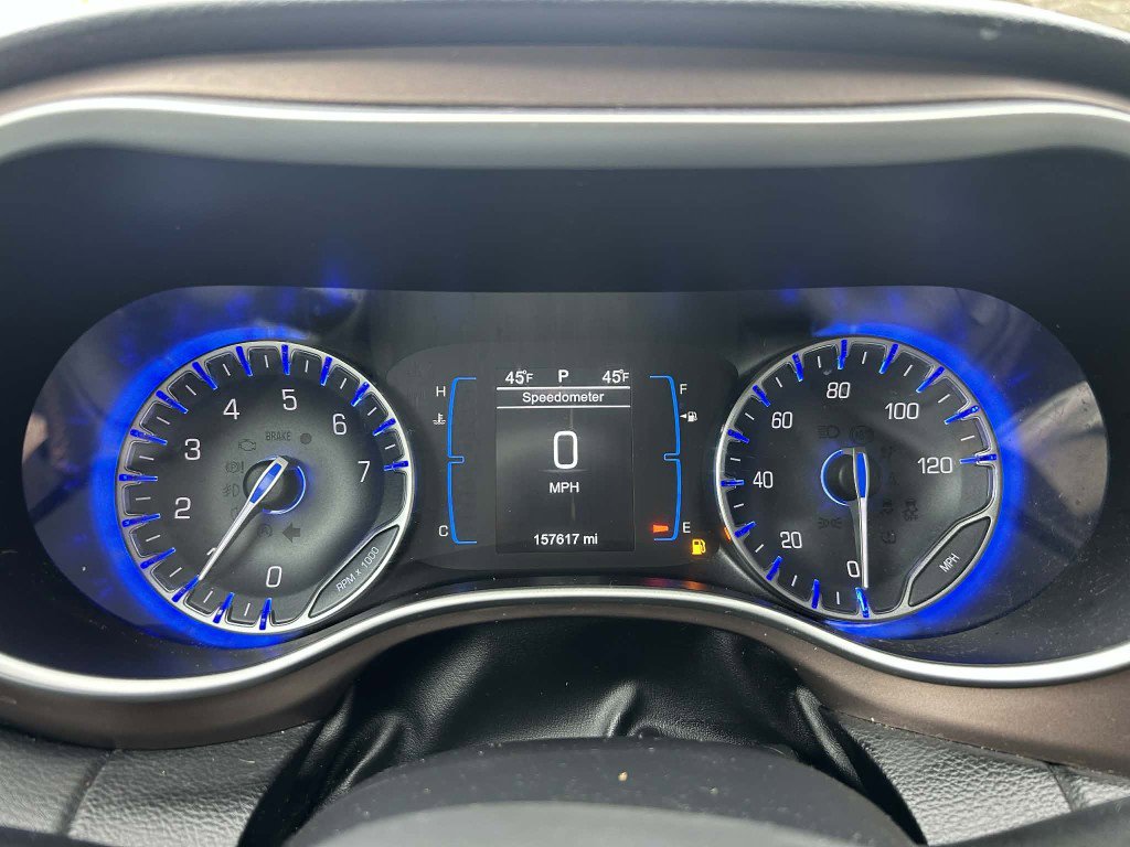 Used 2017 Chrysler Pacifica Touring-L w/ Tire & Wheel Group image 5