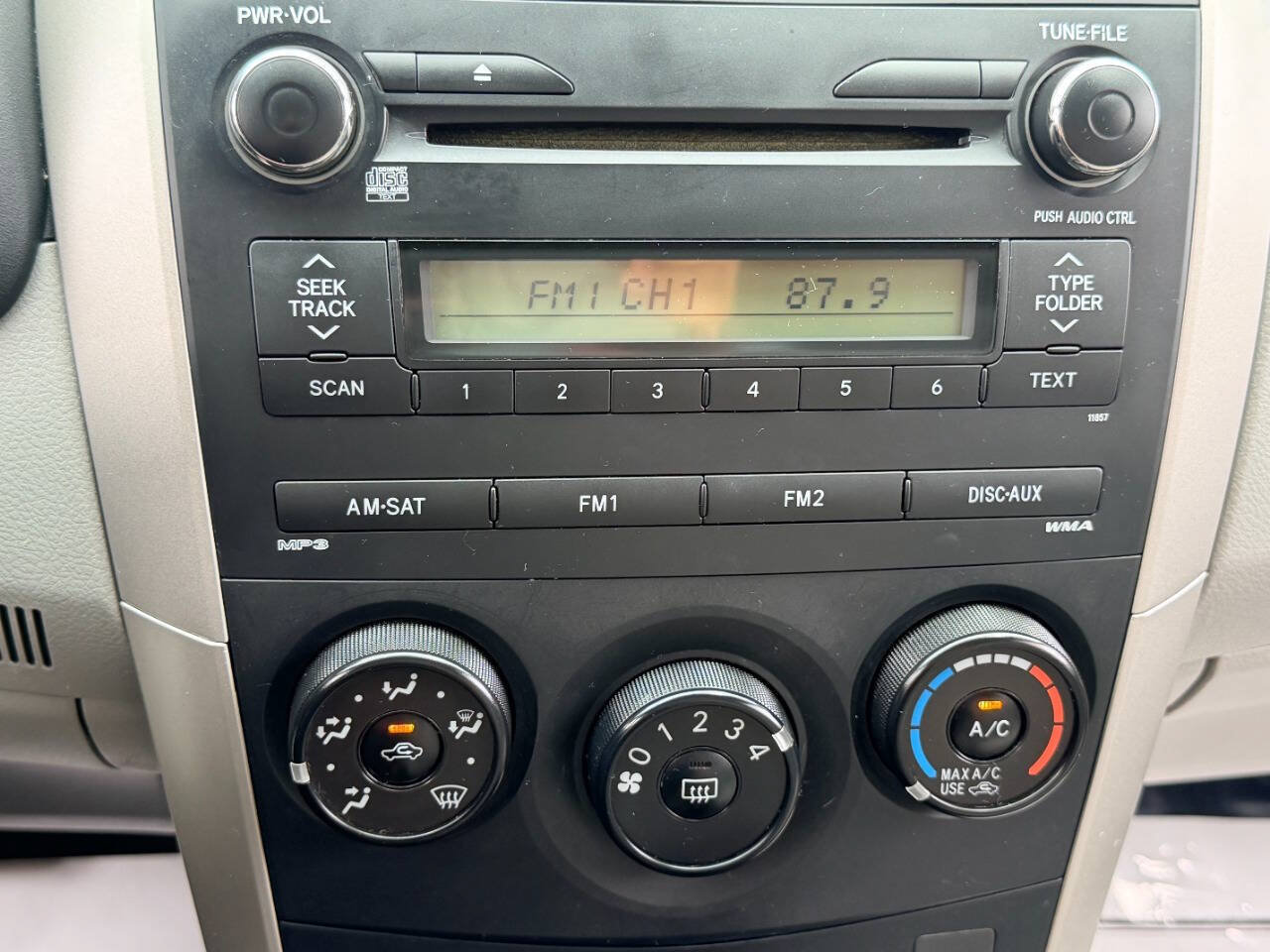 Used 2013 Toyota Corolla L FWD image 34