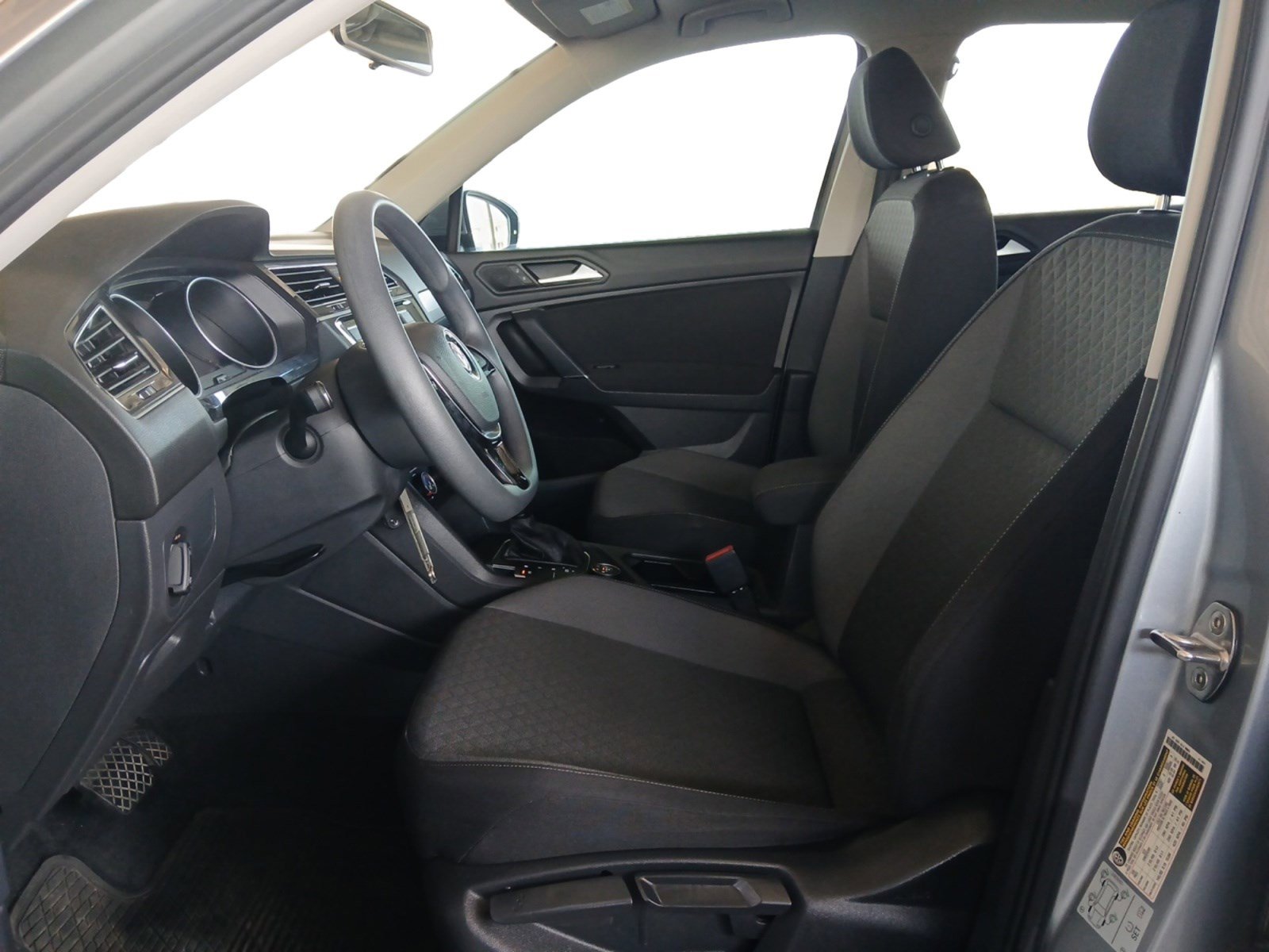 Used 2020 Volkswagen Tiguan S image 9