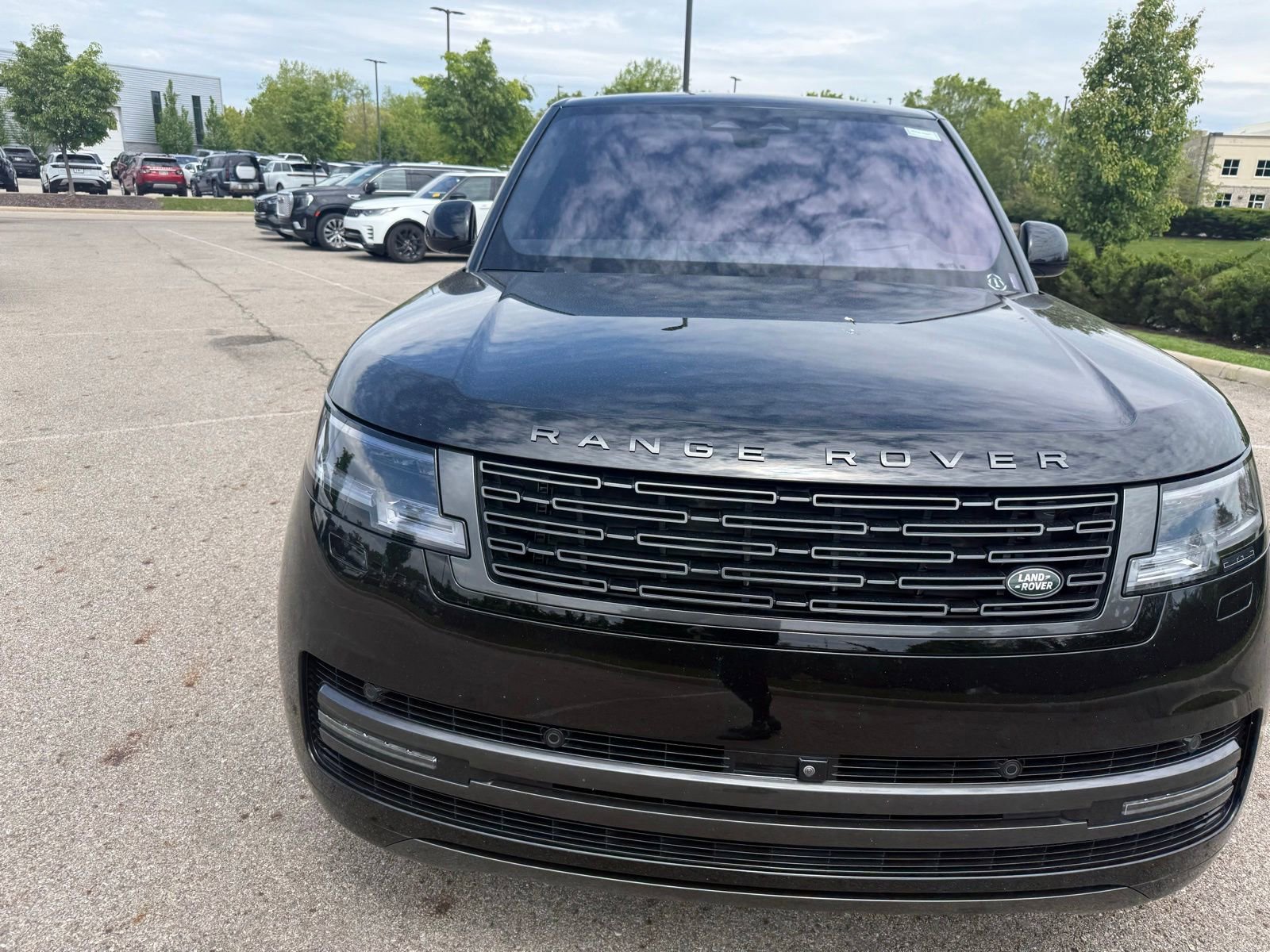 Used 2023 Land Rover Range Rover SE AWD/4WD image 2