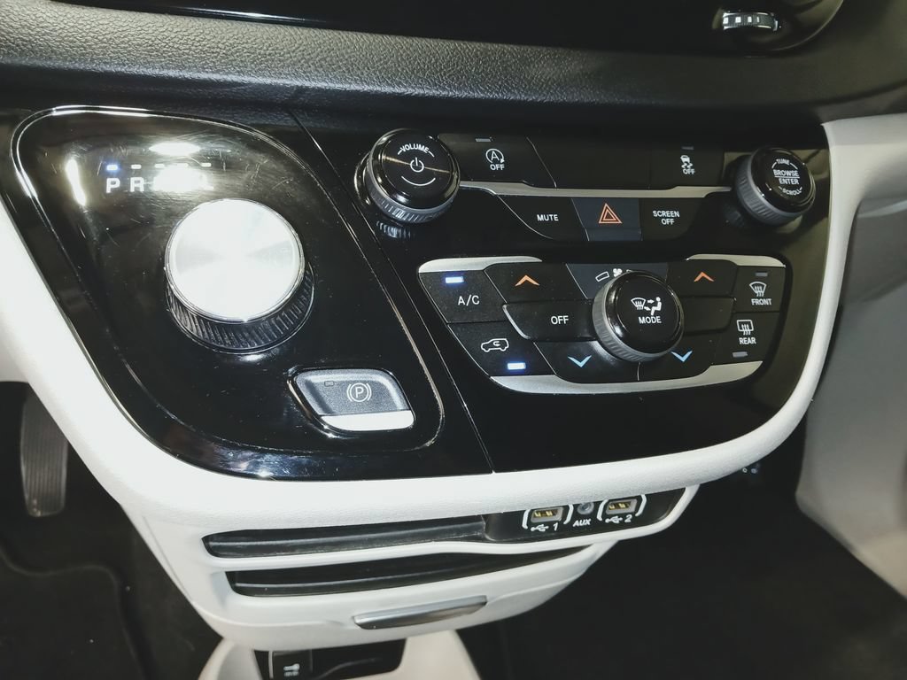 Used 2024 Chrysler Voyager LX FWD image 21
