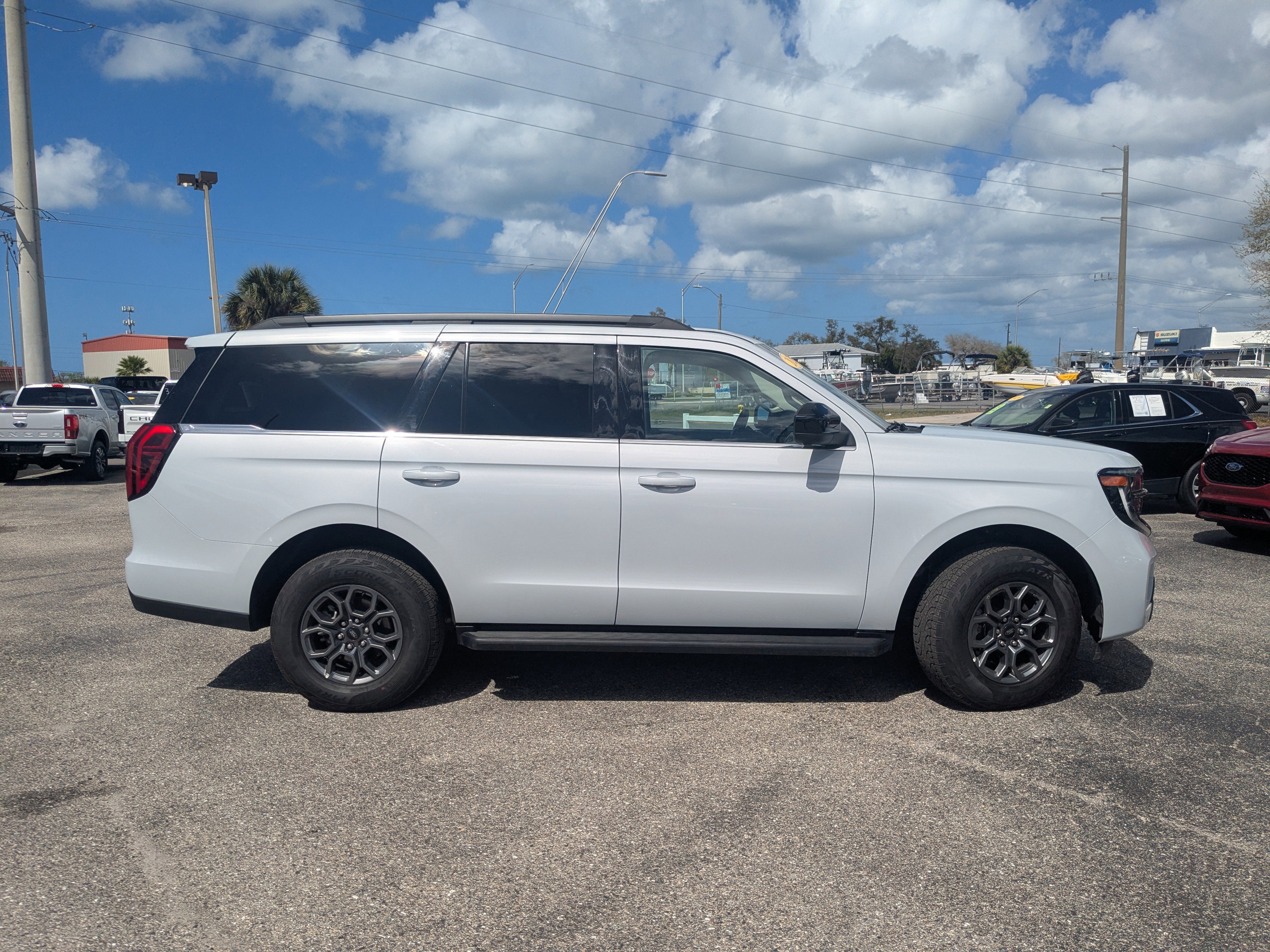Used 2025 Ford Expedition Active image 3