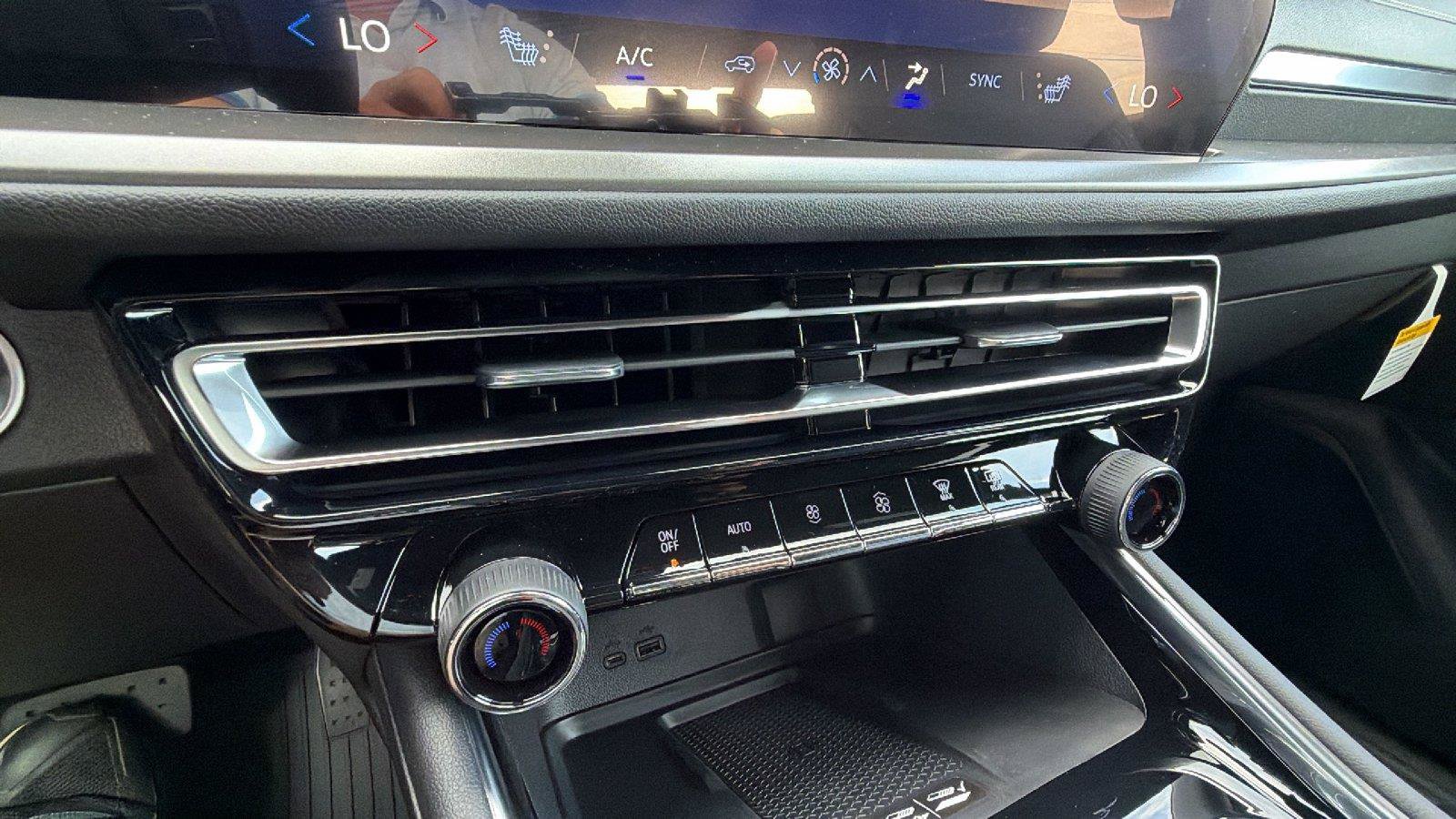 New 2027 Chevrolet Traverse LT w/ Midnight/Sport Edition FWD image 29