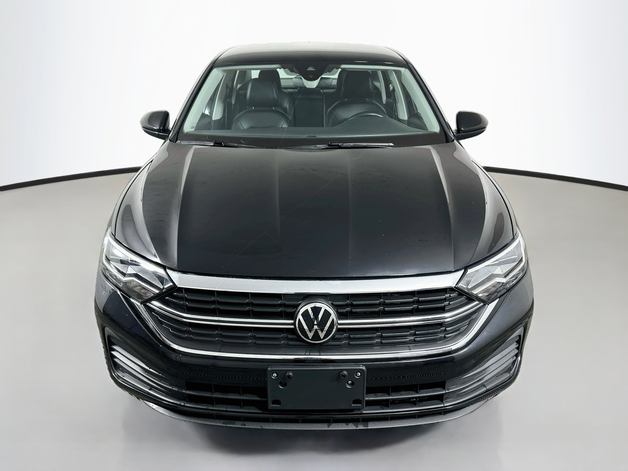 Used 2024 Volkswagen Jetta SE FWD image 2