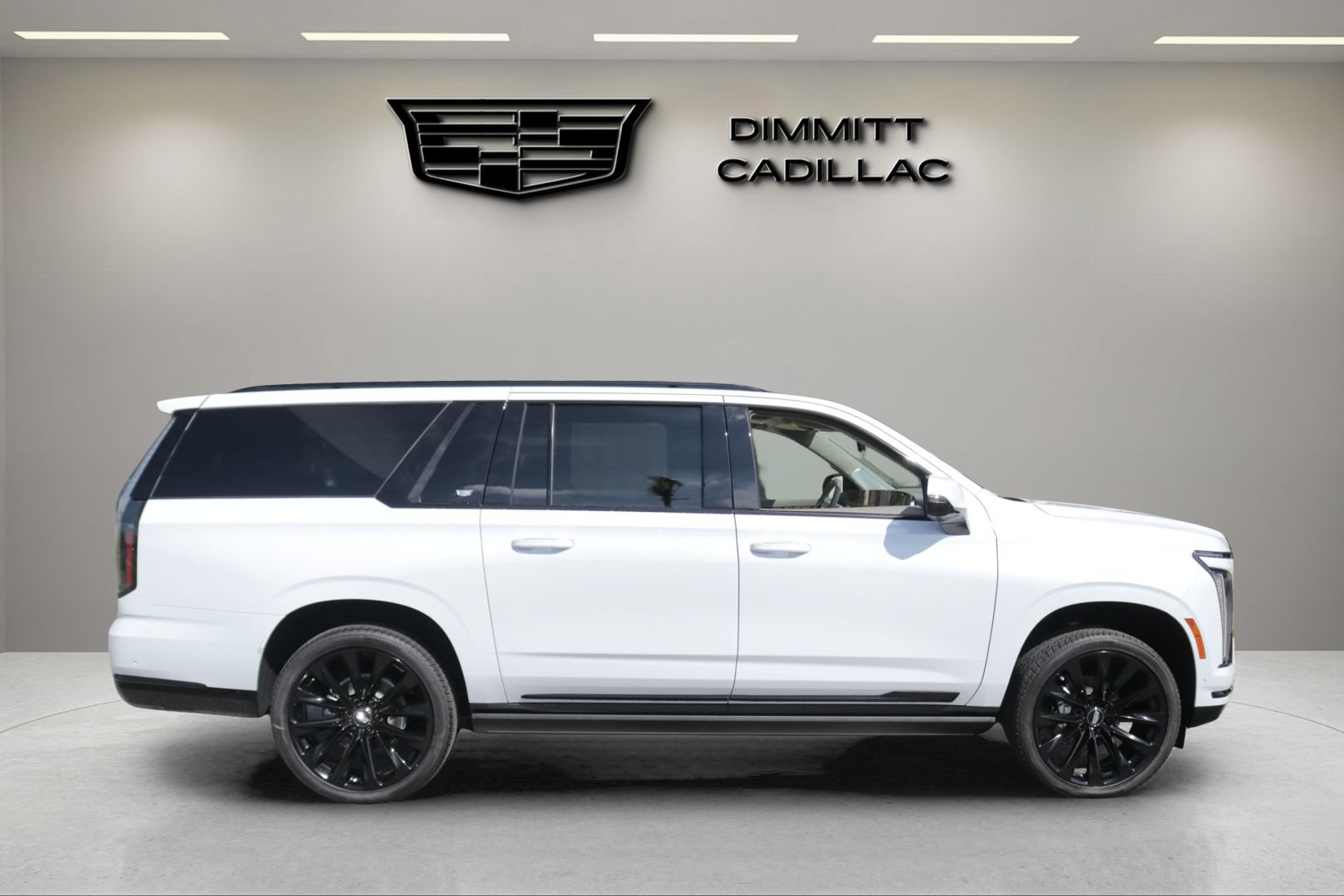 New 2026 Cadillac Escalade ESV Platinum Sport w/ LPO, ONYX Package AWD/4WD image 4