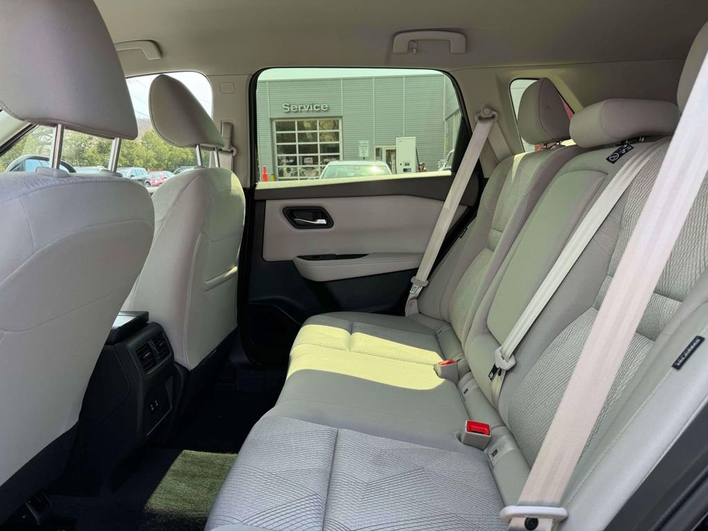 Certified 2025 Nissan Rogue SV image 12