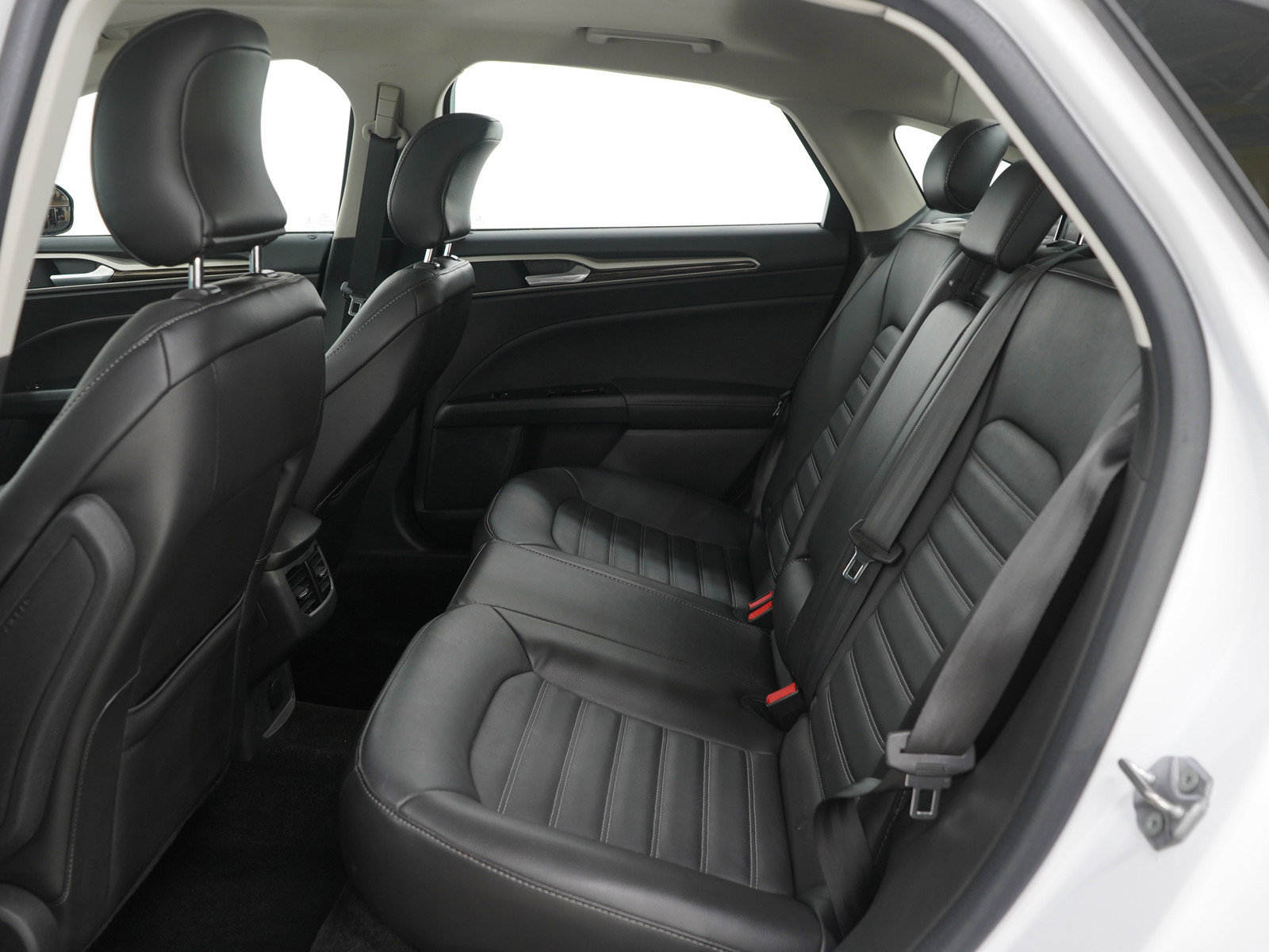 Used 2015 Ford Fusion SE w/ Equipment Group 202A image 12